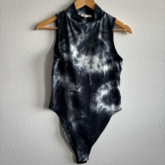 Pie in the Sky Blue Tie-Dye Mock Neck Sleeveless Halter Seamless Bodysuit Size M - Picture 2 of 7
